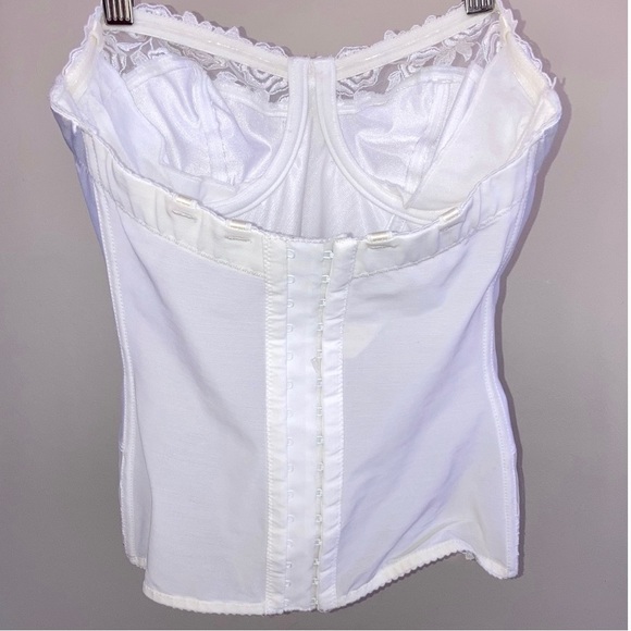 Vintage satin bustier with floral lace trim. 🤍 - Picture 4 of 5